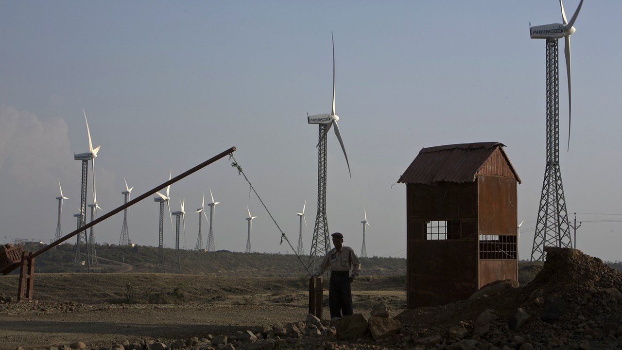 Online Energy Expertise